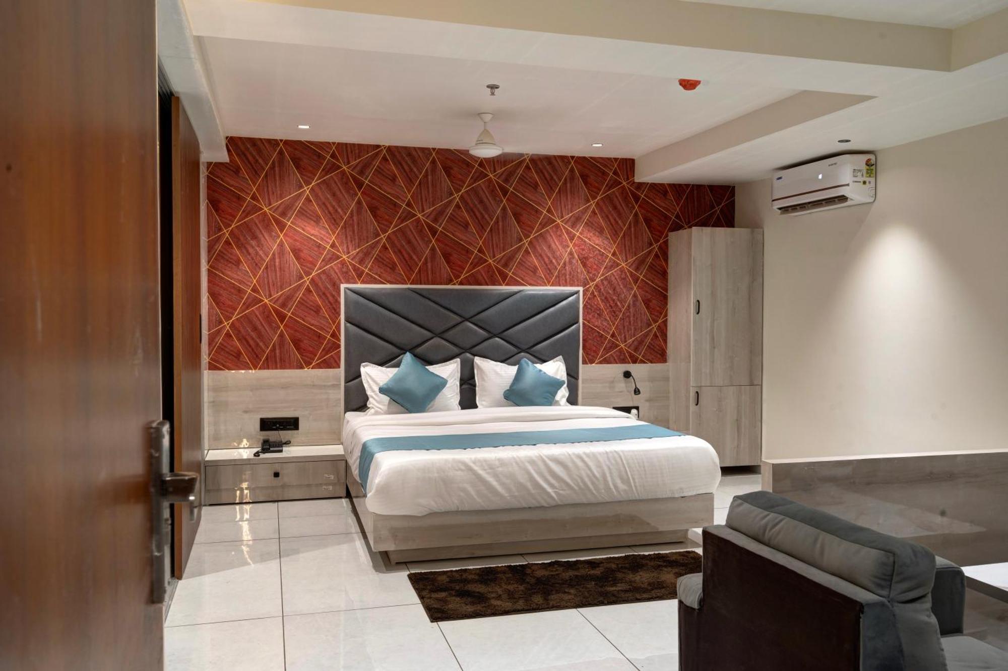 Hotel Shrimad Villa Gandhinagar Eksteriør bilde