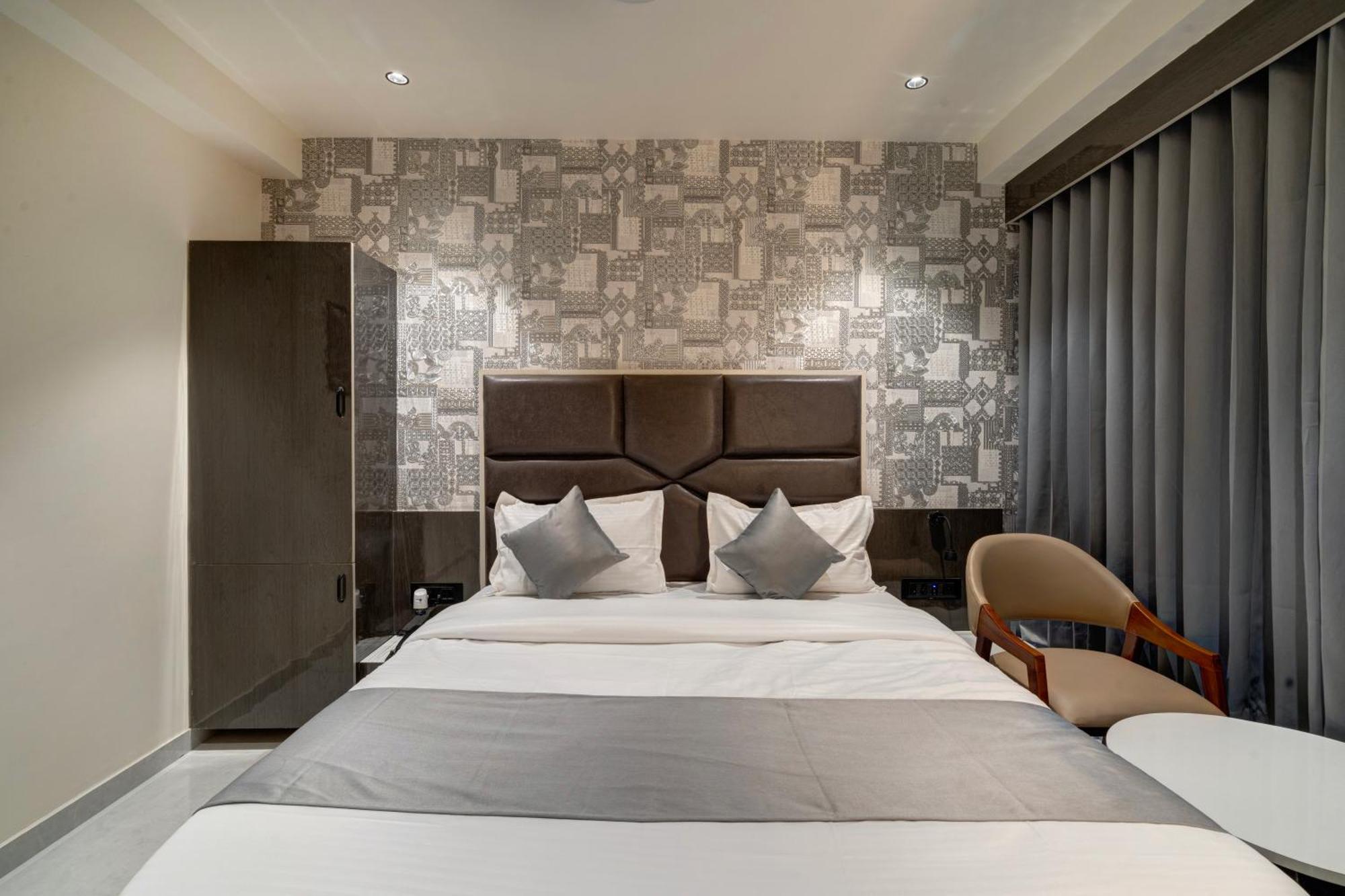 Hotel Shrimad Villa Gandhinagar Eksteriør bilde