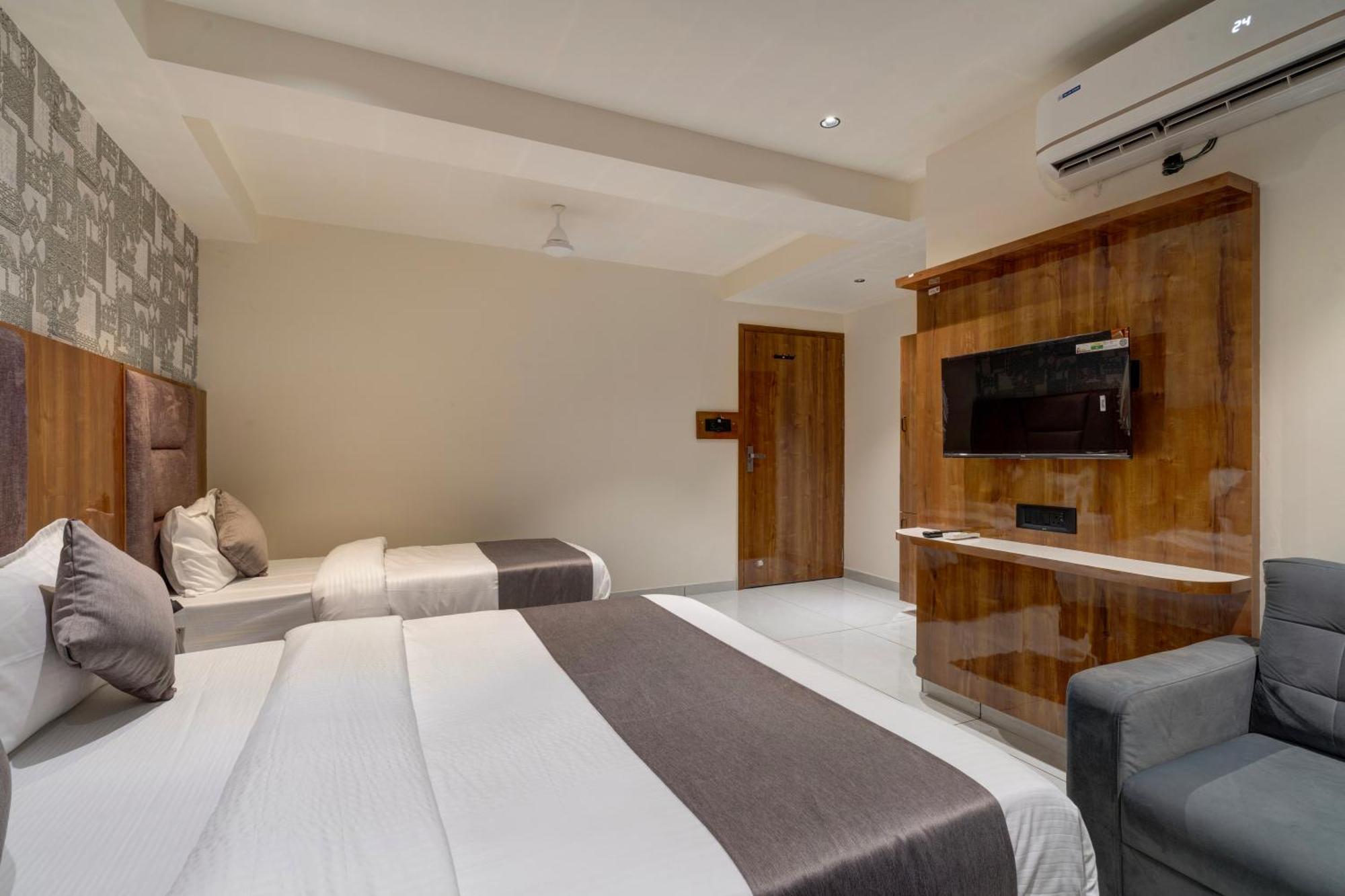 Hotel Shrimad Villa Gandhinagar Eksteriør bilde
