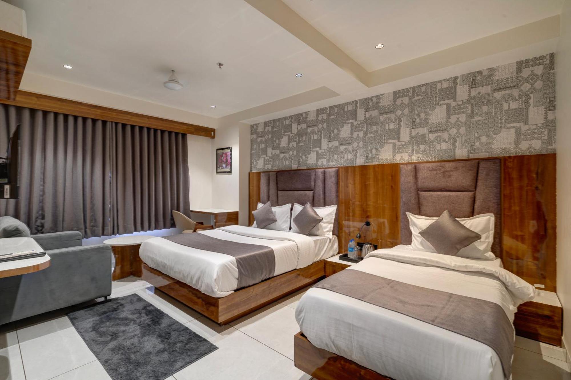 Hotel Shrimad Villa Gandhinagar Eksteriør bilde
