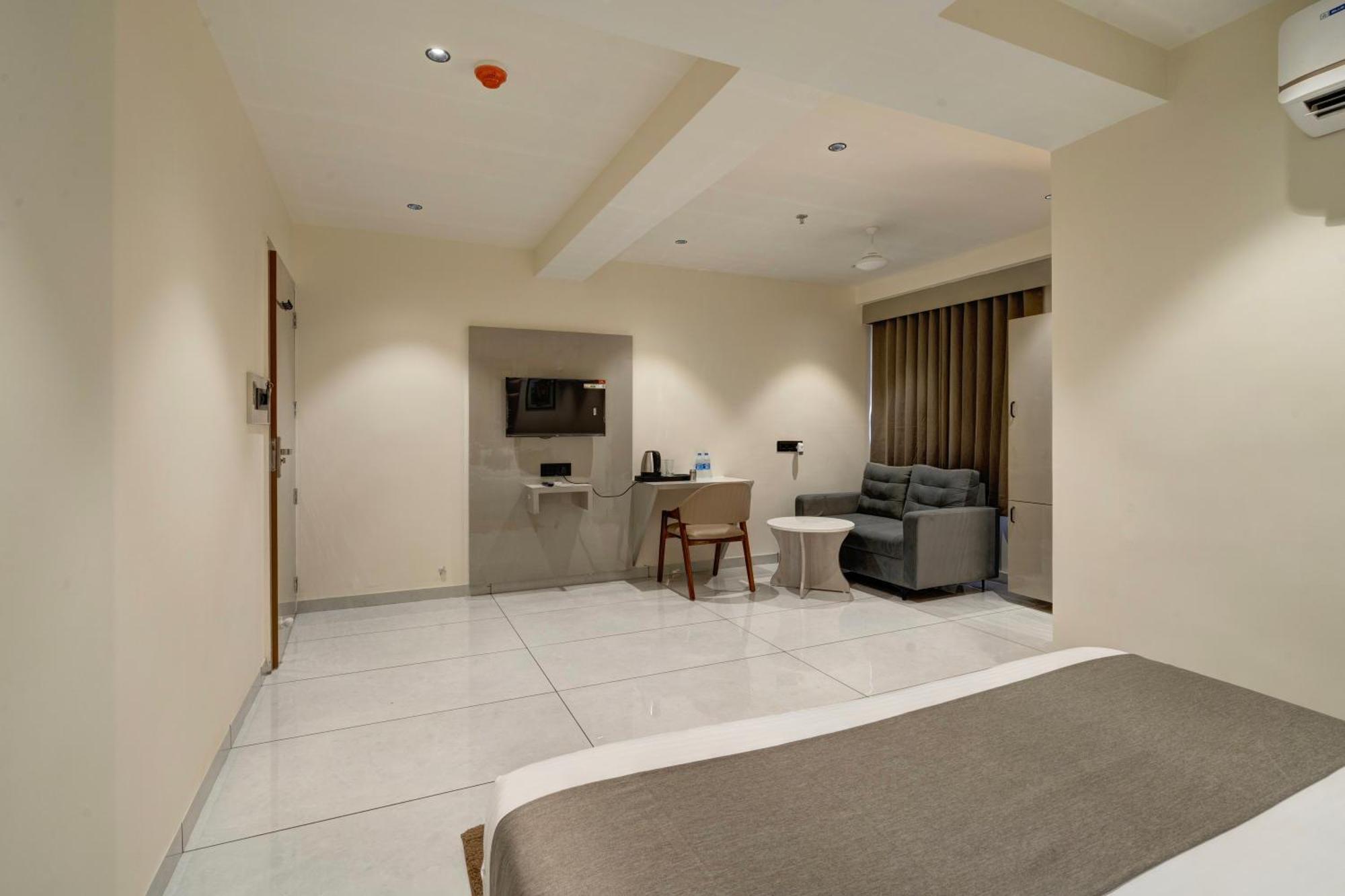 Hotel Shrimad Villa Gandhinagar Eksteriør bilde