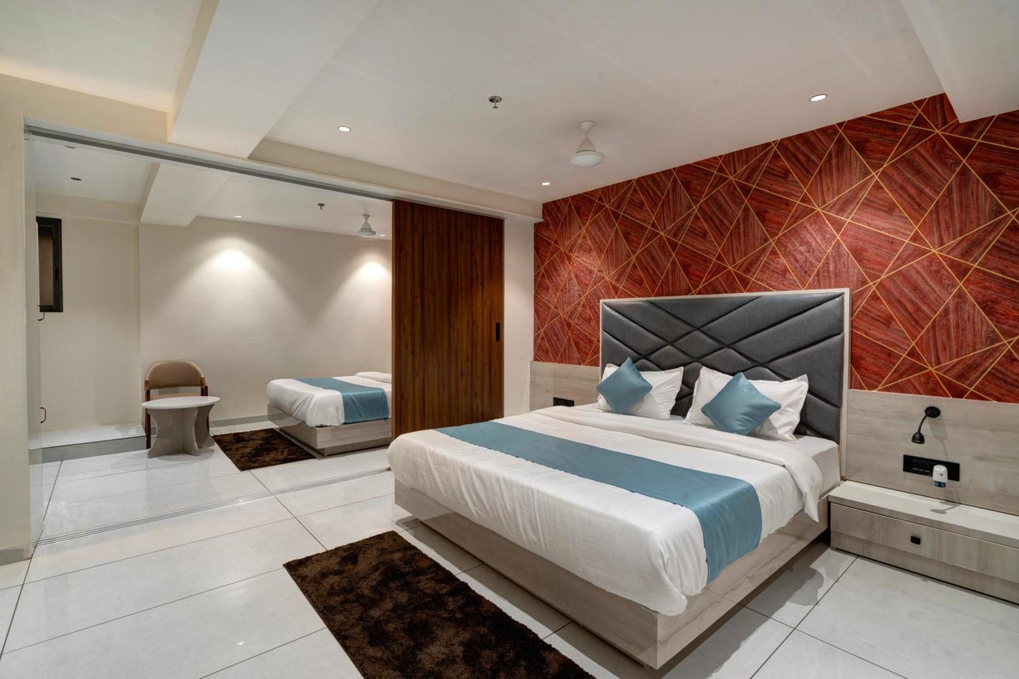Hotel Shrimad Villa Gandhinagar Eksteriør bilde