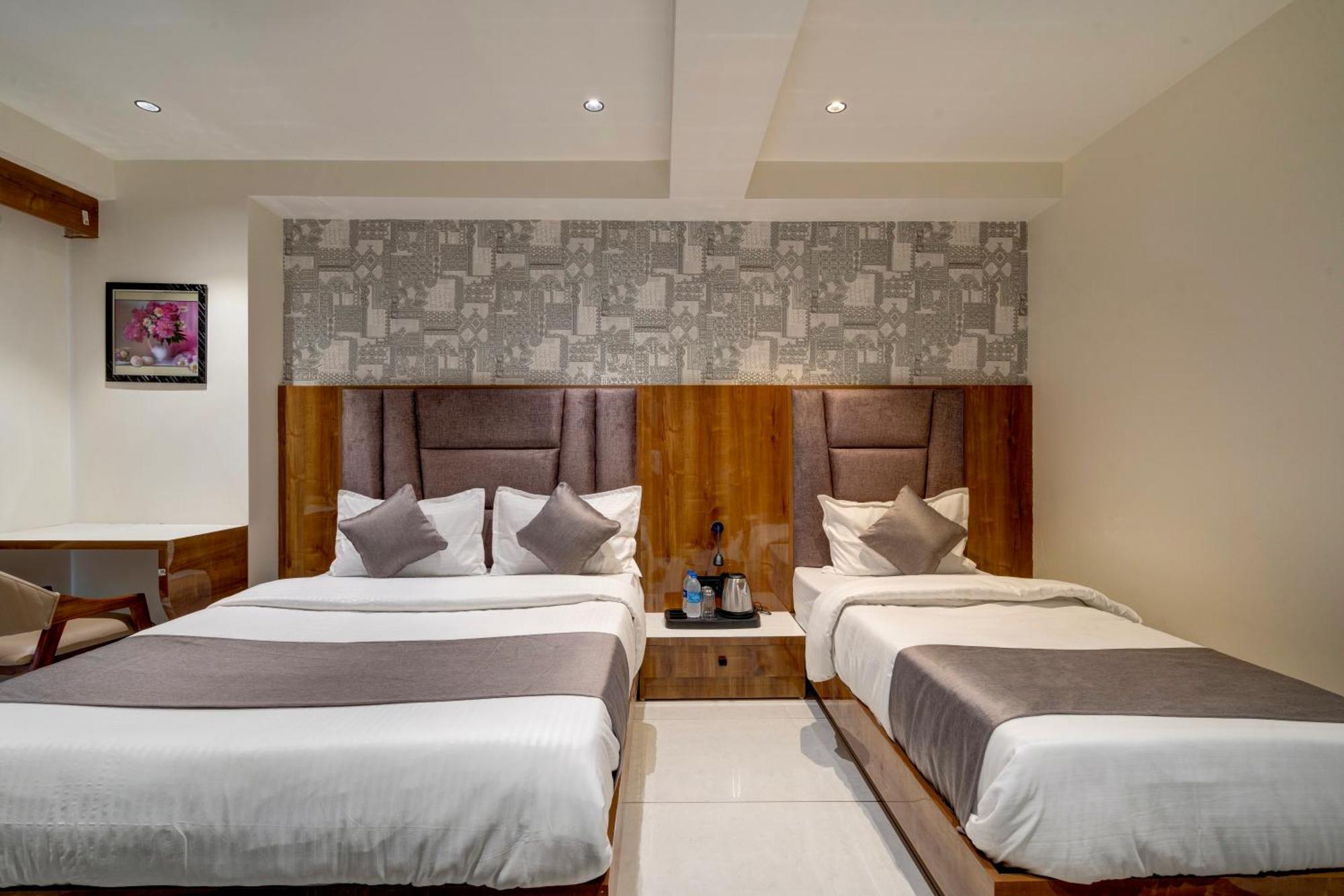 Hotel Shrimad Villa Gandhinagar Eksteriør bilde